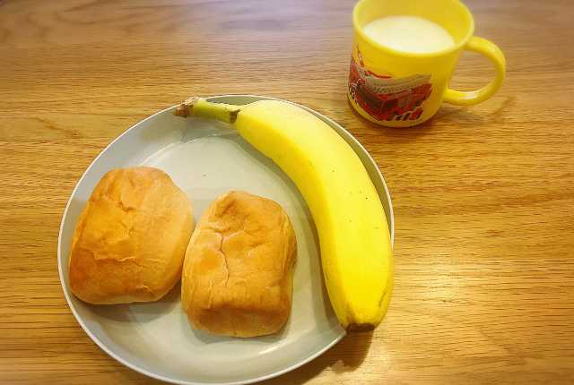 子供たちの朝食